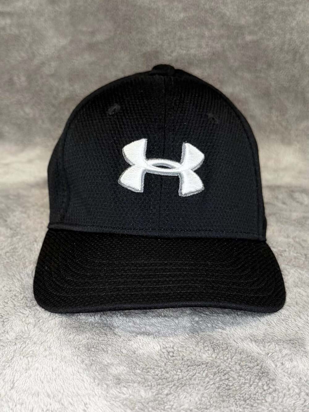 Under Armour Youth Blitzing II Fitted Hat Black White Sports Cap, S/M